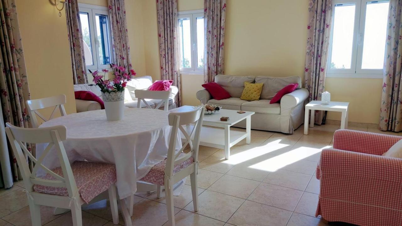 Nikolas House Gimari Ngoại thất bức ảnh