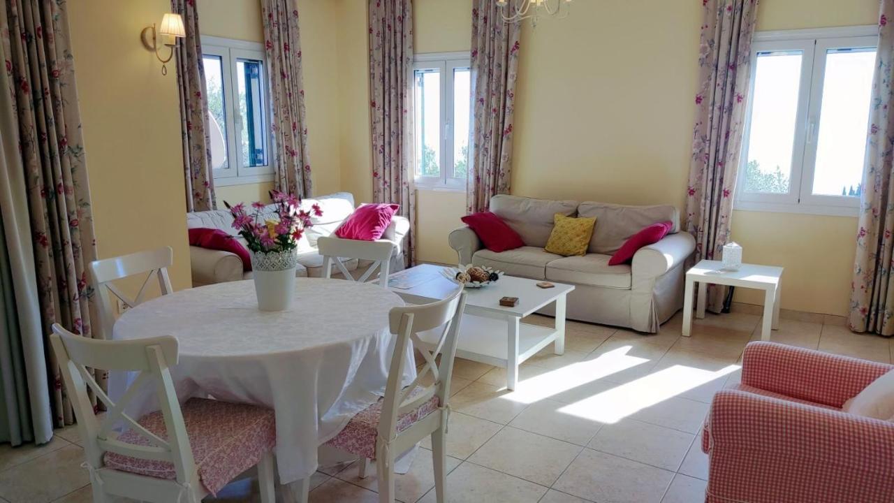 Nikolas House Gimari Ngoại thất bức ảnh